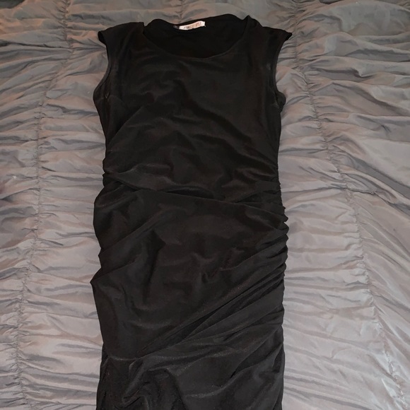 Jennifer Lopez black cocktail dress - Picture 3 of 4